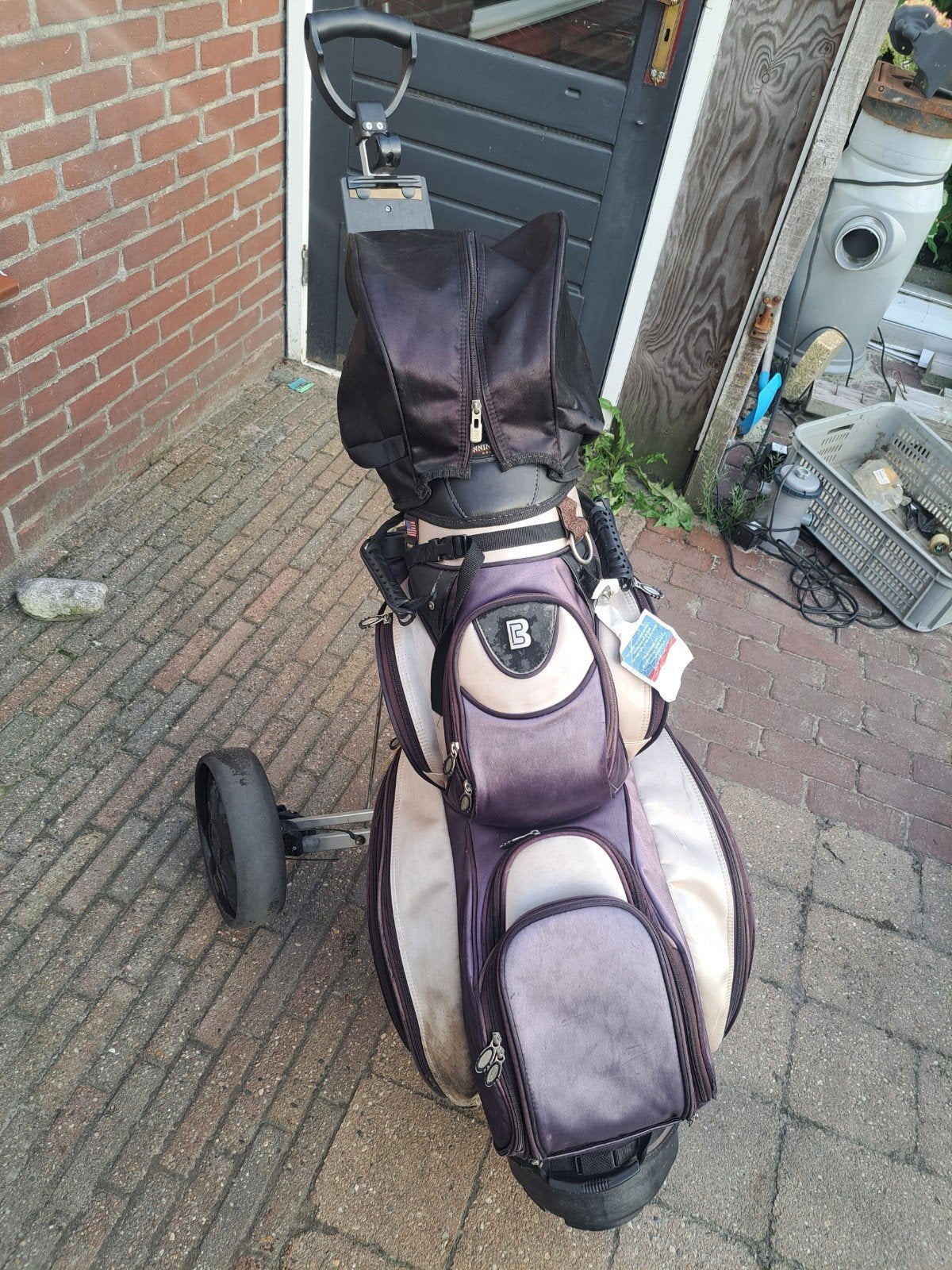 Bennington golftas met clubs en trolley