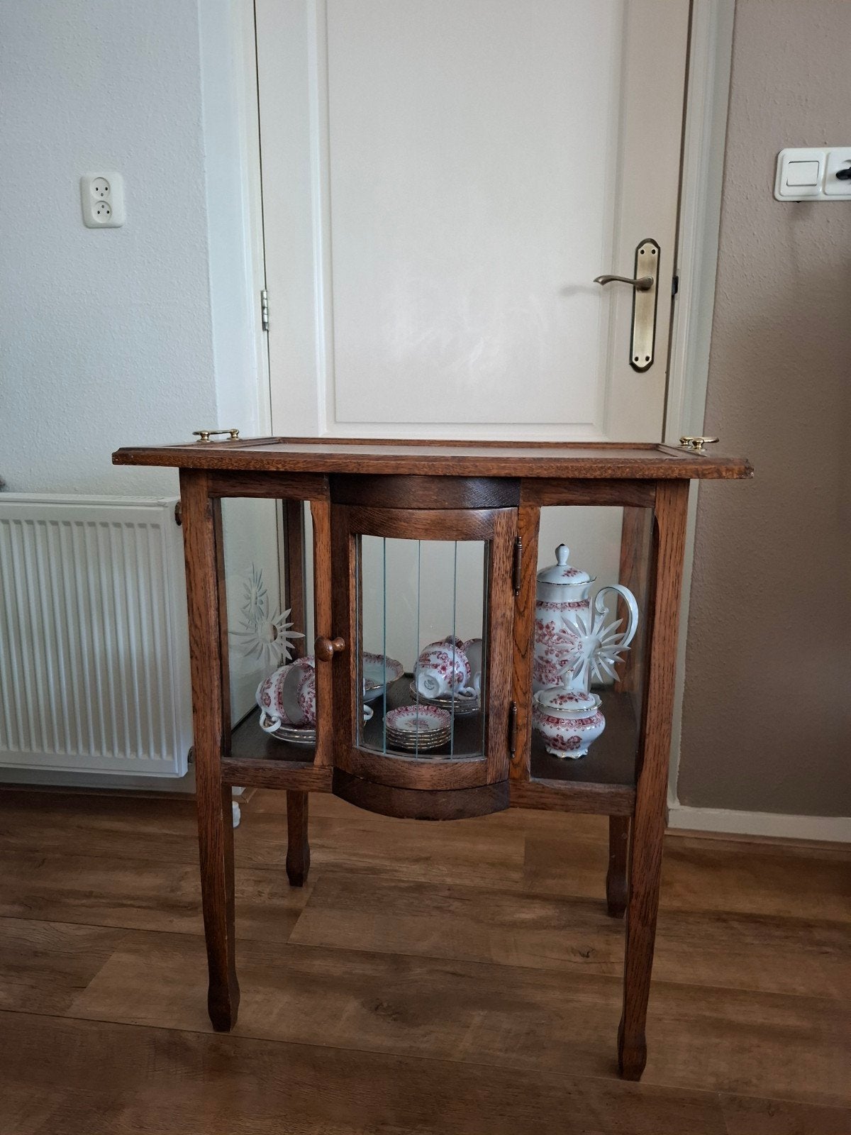 Prachtig theekastje, Ophalen, Gebruikt
