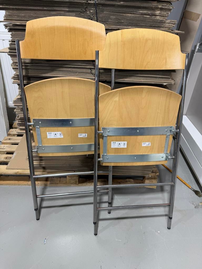 Twee houten klapstoelen met metalen frame, Huis en Inrichting, Stoelen, Gebruikt, Twee, Overige kleuren, Ophalen of Verzenden