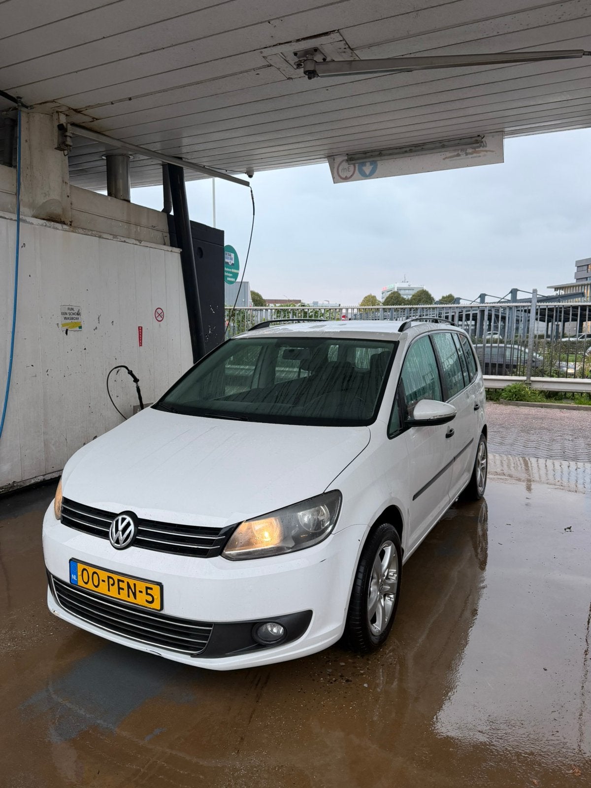 Volkswagen Touran 1.2 TSI 77KW BMT 2011 Wit, Auto's, 730 kg, 4 cilinders, Wit, Origineel Nederlands