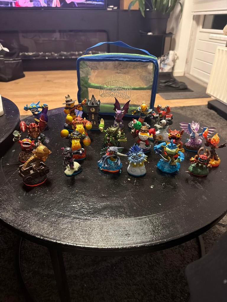 19 Skylanders figuren + opberg tas – mooie set!, Ophalen of Verzenden, Gebruikt