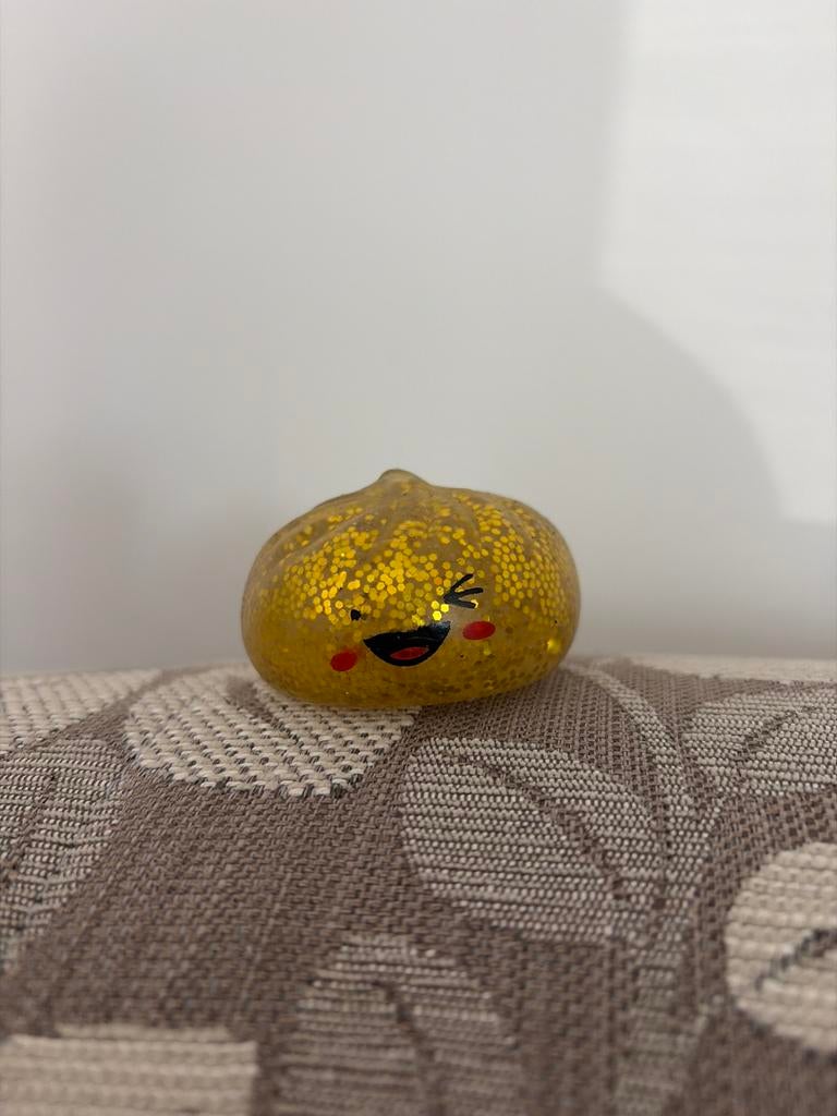 Gouden glitter squisy dumpling klein, Ophalen of Verzenden, Zo goed als nieuw, Jongen of Meisje