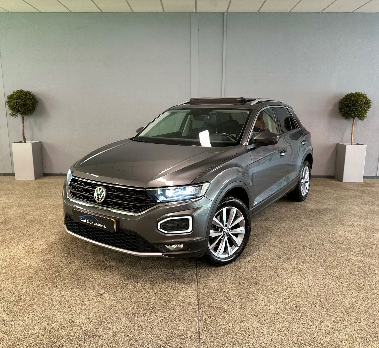 Volkswagen T-Roc 1.5 TSI Sport - Pano - Led - Camera - Apple, Auto's, Volkswagen, 4 cilinders, 150 pk, Leder, Bedrijf