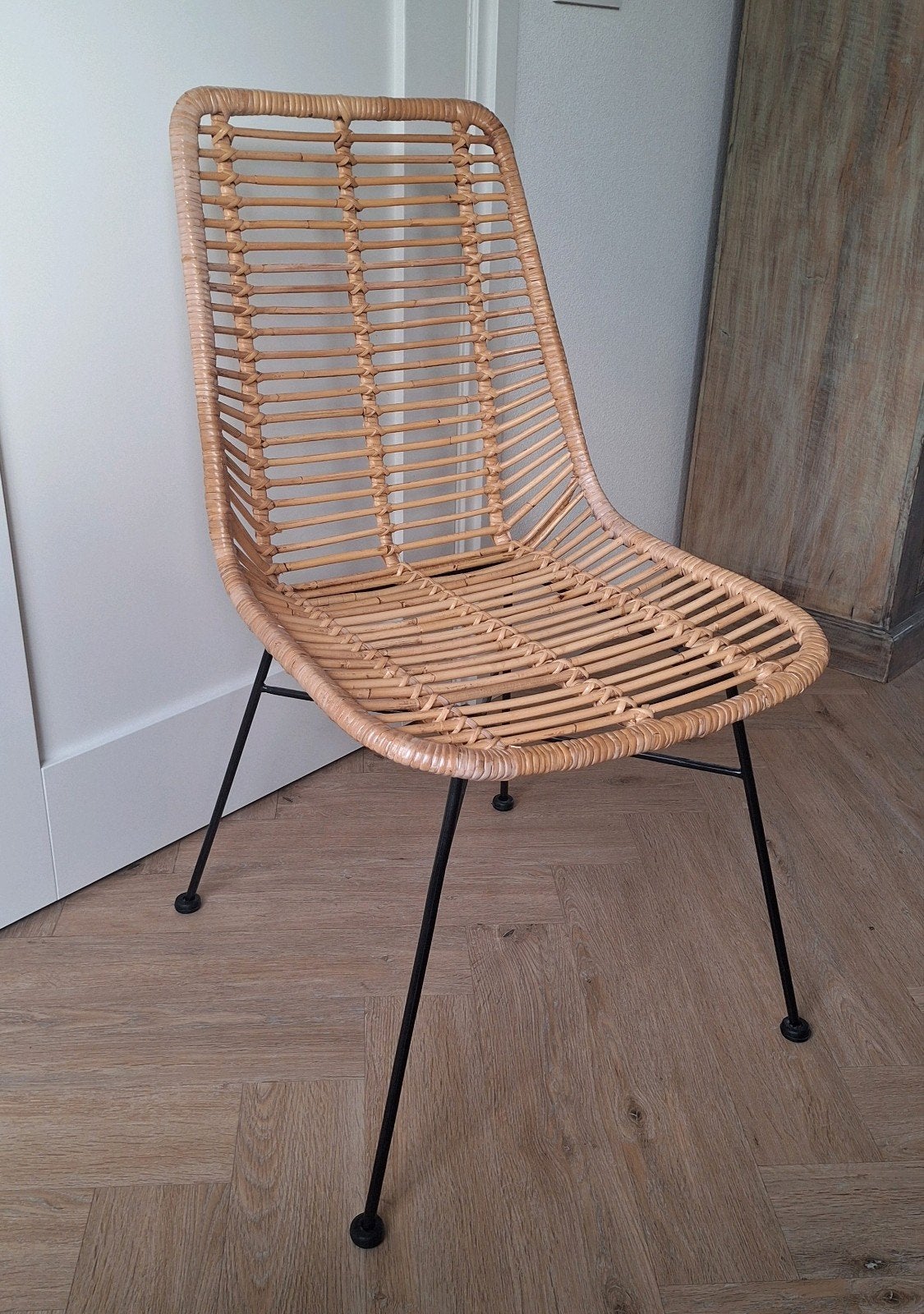 Rotan stoel bureaustoel met zwart onderstel
 Een, Ophalen, Bruin, Zo goed als nieuw, Metaal