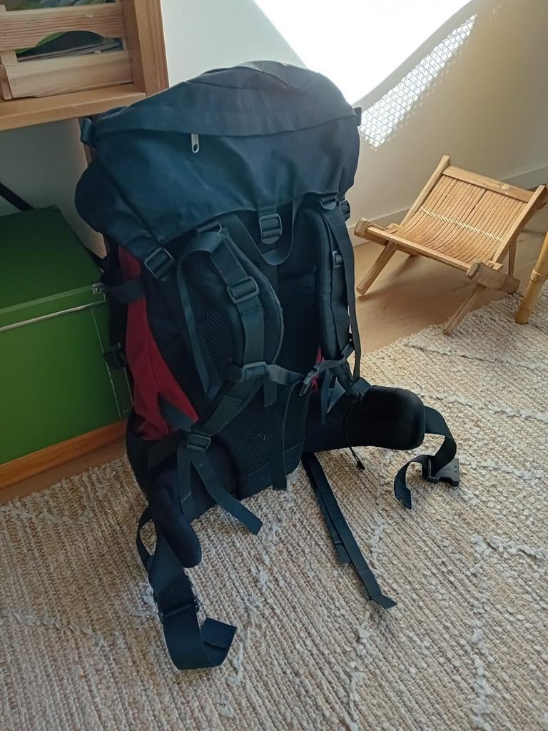 Bach  Rugzak - Zwart/Rood, Ideaal voor Trekking, Gebruikt, 25 tot 40 cm, Trekking, Ophalen