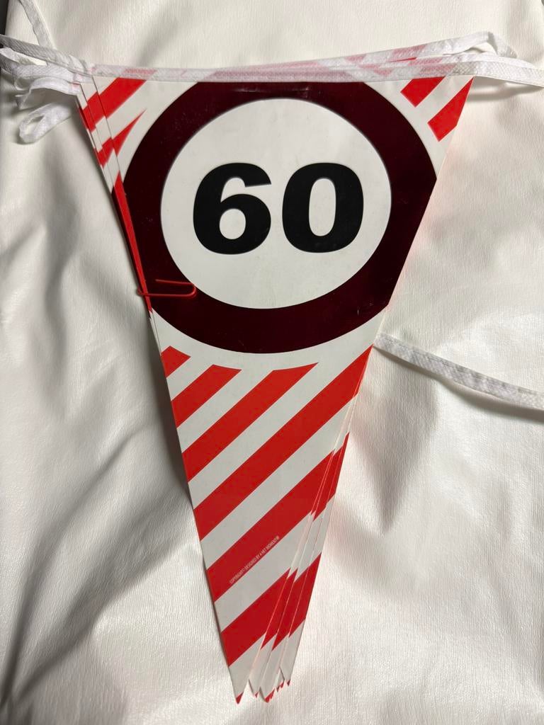 60 jaar vlaggetjes slinger., Ophalen of Verzenden, Zo goed als nieuw, Versiering, Verjaardag
