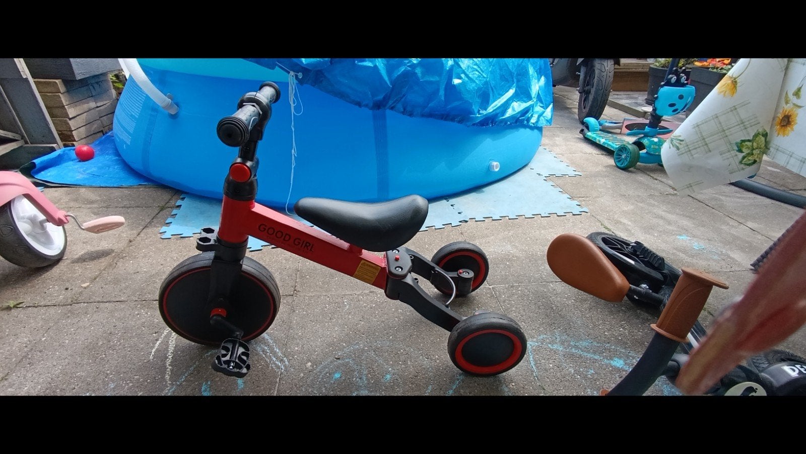 Rode Kinderdriewieler / Loopfiets - prima staat, Fietsen en Brommers, Fietsen | Kinderfietsjes, Ophalen