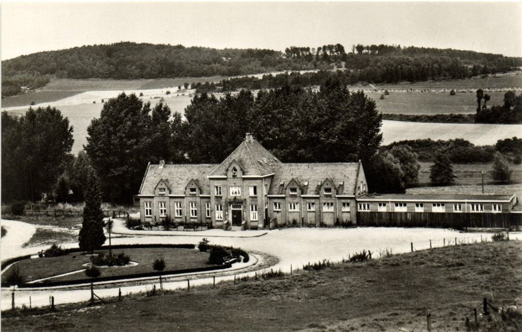 Jeugdherberg t Heemet, Vaals - beschreven 1957, Ophalen of Verzenden, 1940 tot 1960, Ongelopen, Limburg