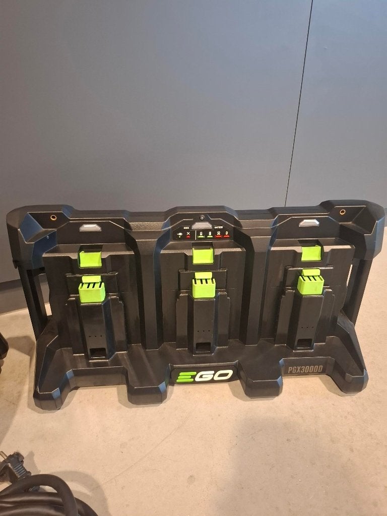 EGO PGX1600 accu laad systeem voor 3 accu's, Ophalen of Verzenden, Zo goed als nieuw, Overige soorten, Ego