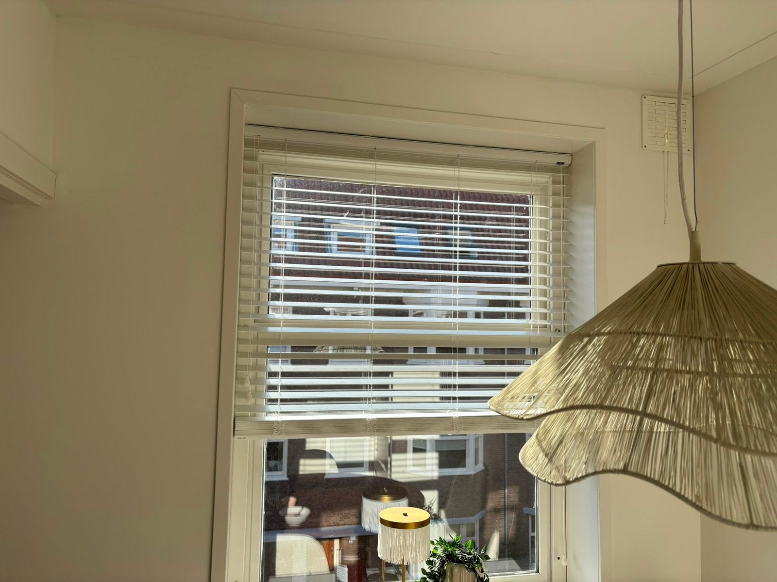Jaloezieën houtlook wit, Ophalen, Jaloezie, 123 cm, Wit