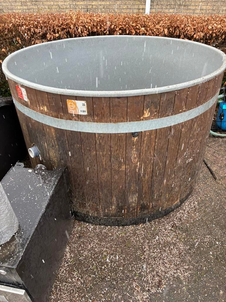 2e hands gebruikte kirami hottub - zie website gebruikt hout, Tuin en Terras, Ophalen, 7921AE, Fast Fair b.v., Zo goed als nieuw
