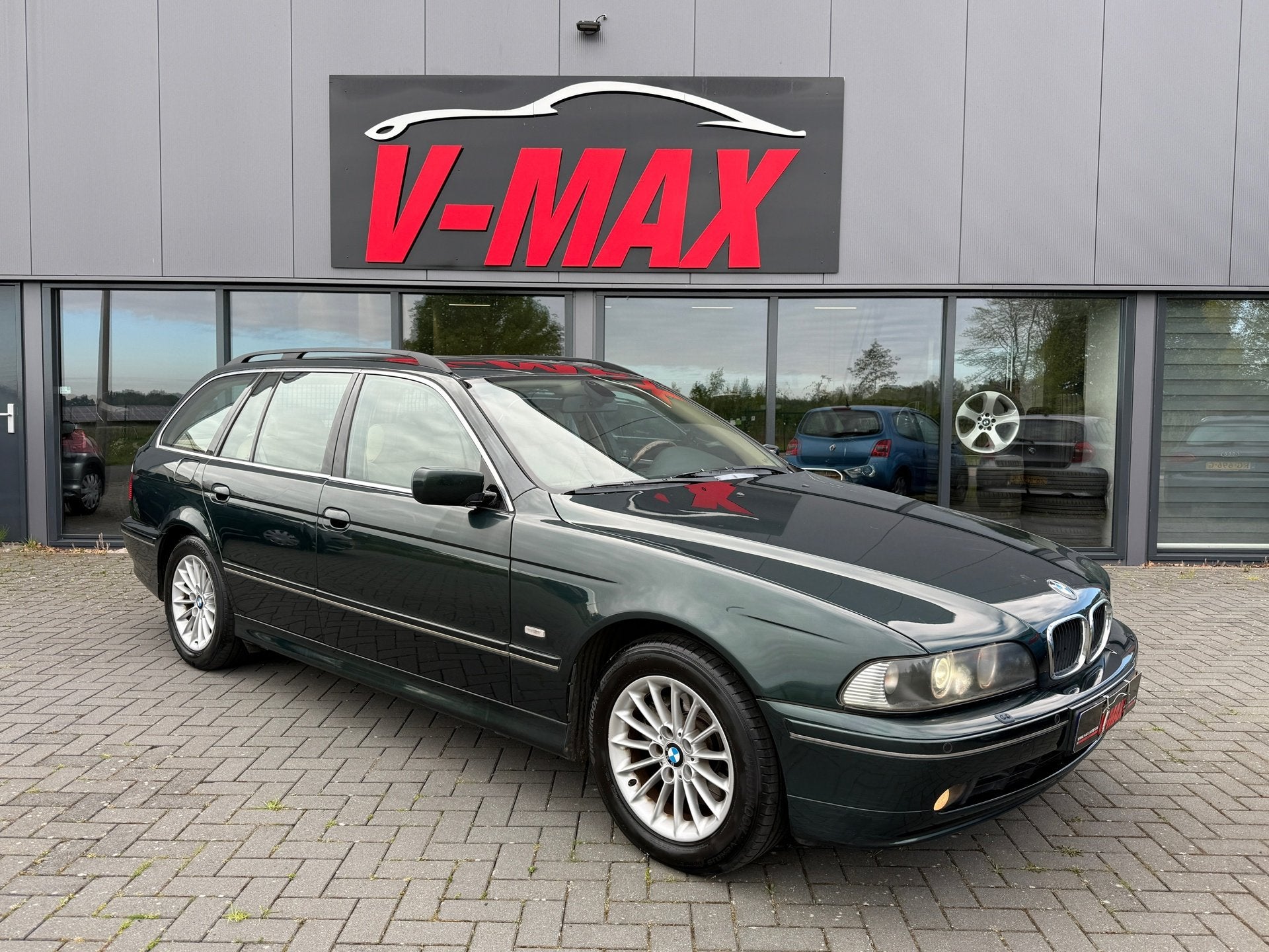 BMW 530i Touring AUT Lifestyle Edit Xenon Leer Navi Trekhaak, Automaat, Achterwielaandrijving, Gebruikt, 2000 kg