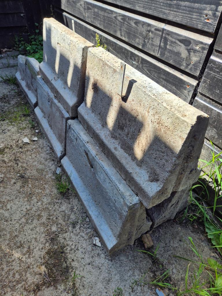 Betonnen afscheidingselementen / stootbanden, Ophalen, Gebruikt