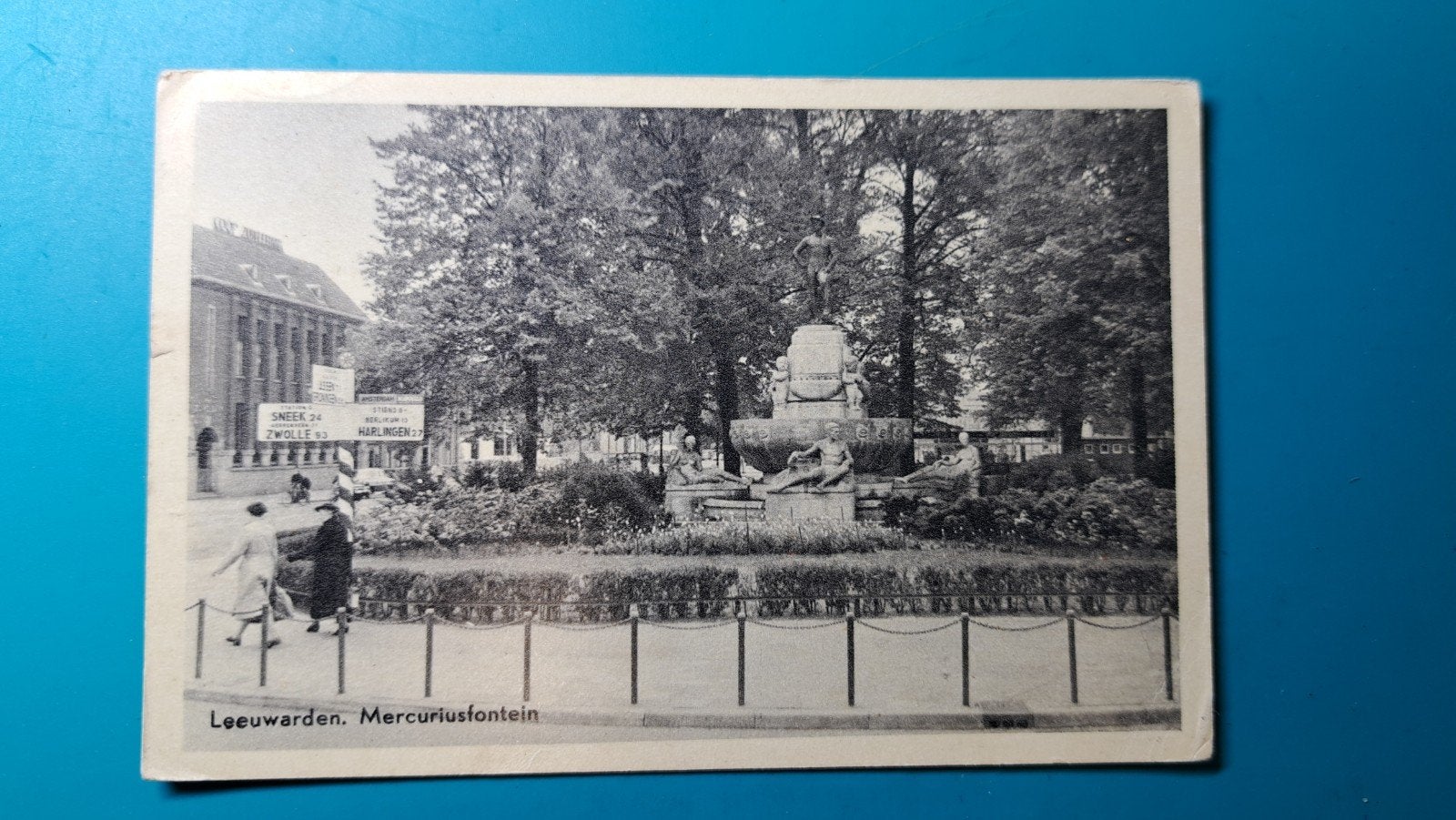 Leeuwarden Mercuriusfontein ANWB-wijzer 1956, Verzamelen, Ophalen of Verzenden, 1940 tot 1960, Gelopen, Friesland