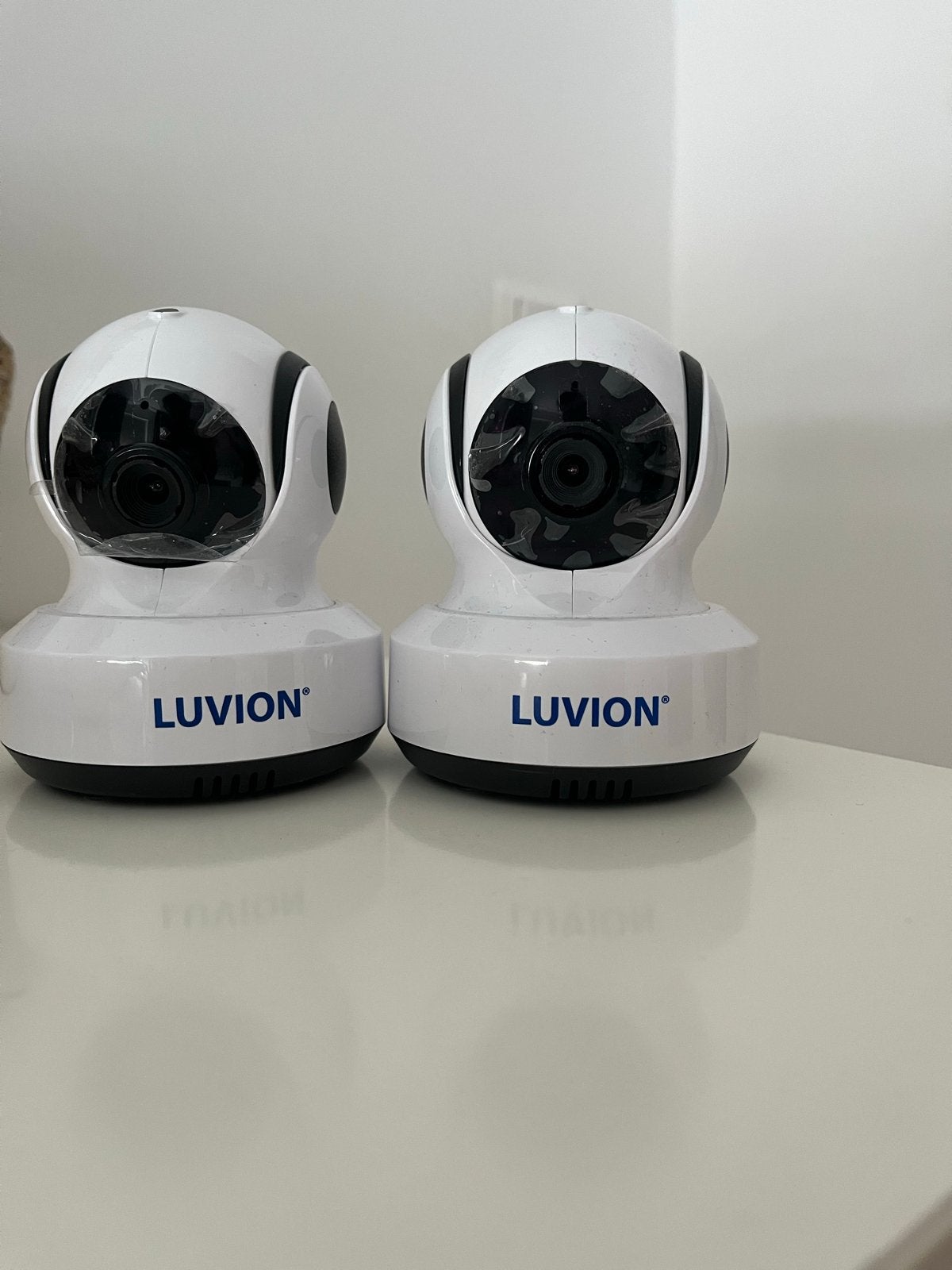 Luvion babyfoon met 2 camera's en 1 scherm, Kinderen en Baby's, Babyfoons, Ophalen, Gebruikt, 100 tot 250 meter, Camera