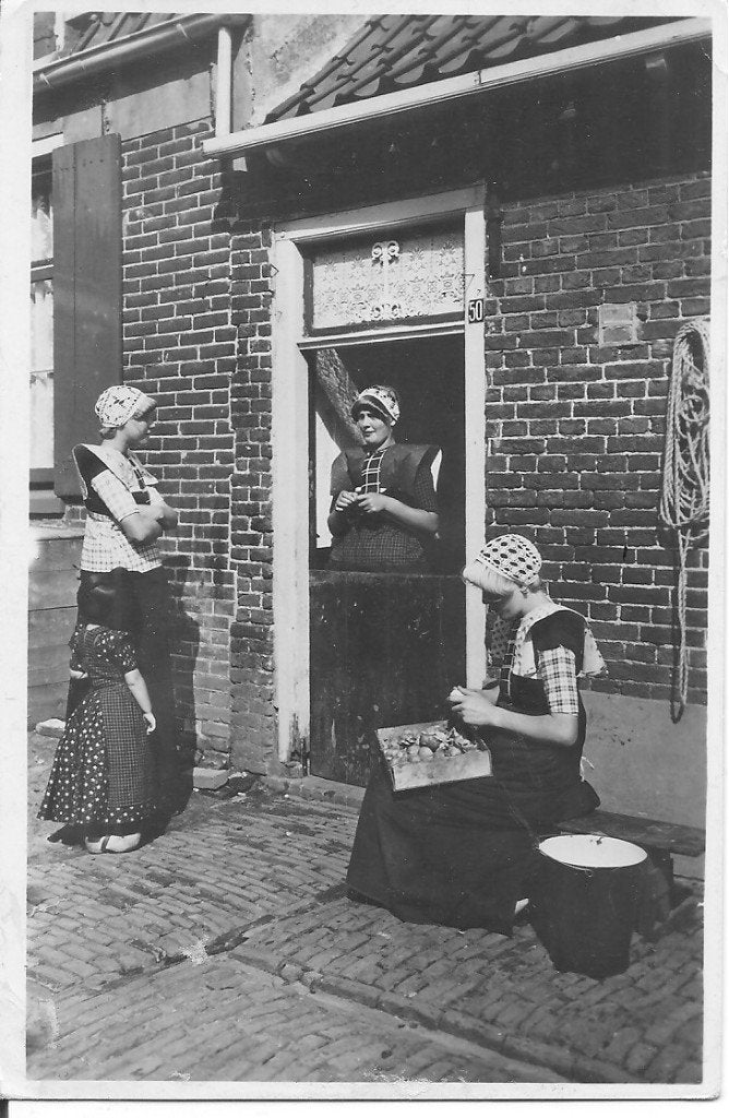 Oude ansichtkaart Bunschoten-Spakenburg Buurtpraatje, Verzamelen, Ophalen of Verzenden, 1940 tot 1960, Gelopen, Utrecht