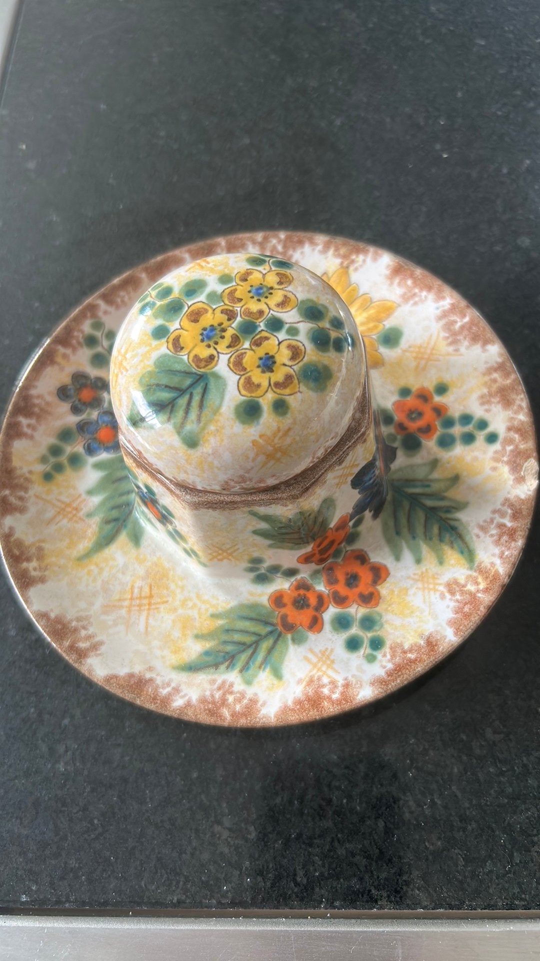 Oude antieke inktpot, Ophalen