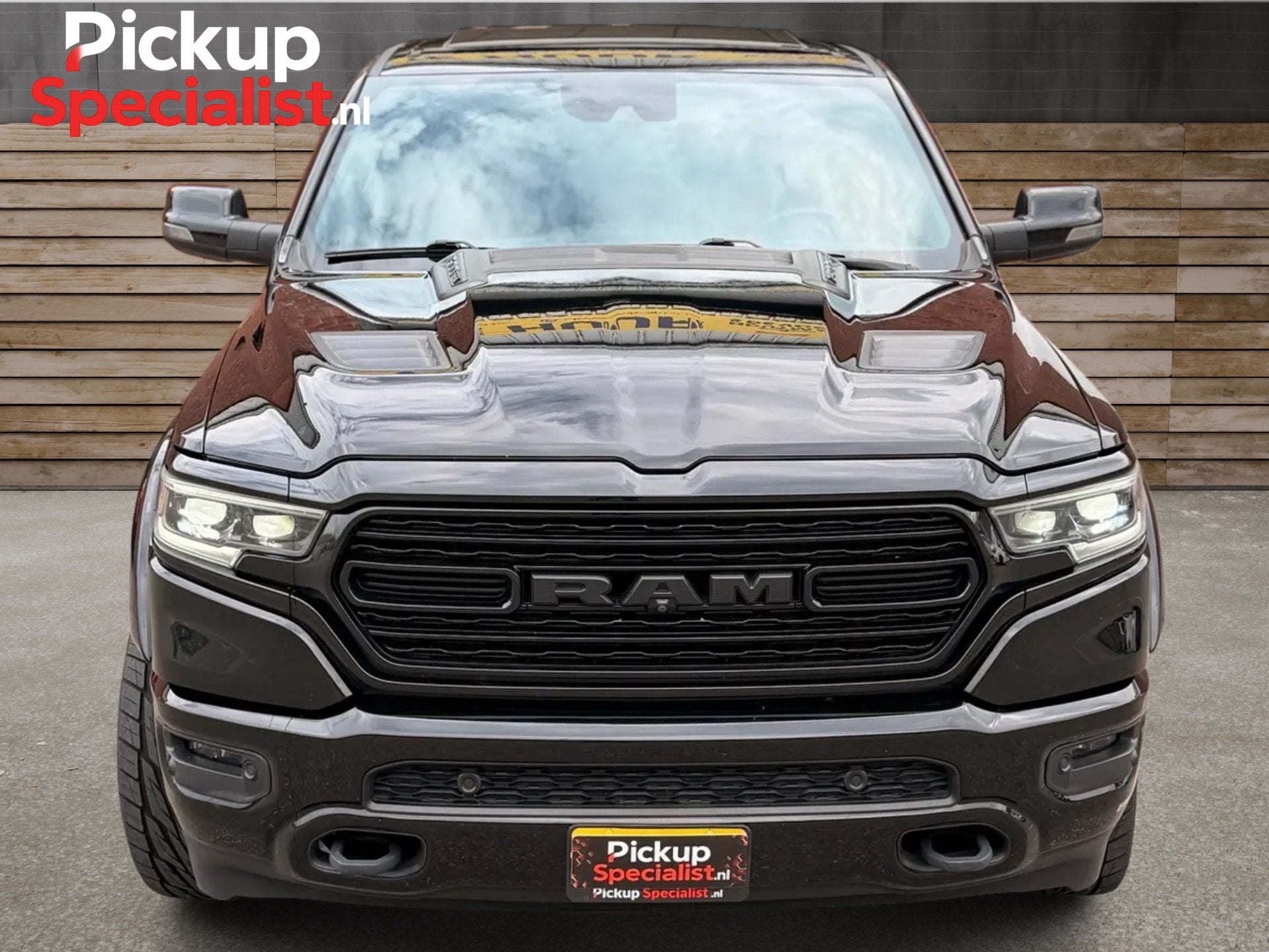 Dodge Ram 1500 5.7 V8 4x4 Crew Cab Limited , WIDE BODY , FUS, Auto's, Automaat, Dealer onderhouden, 5654 cc, Zwart