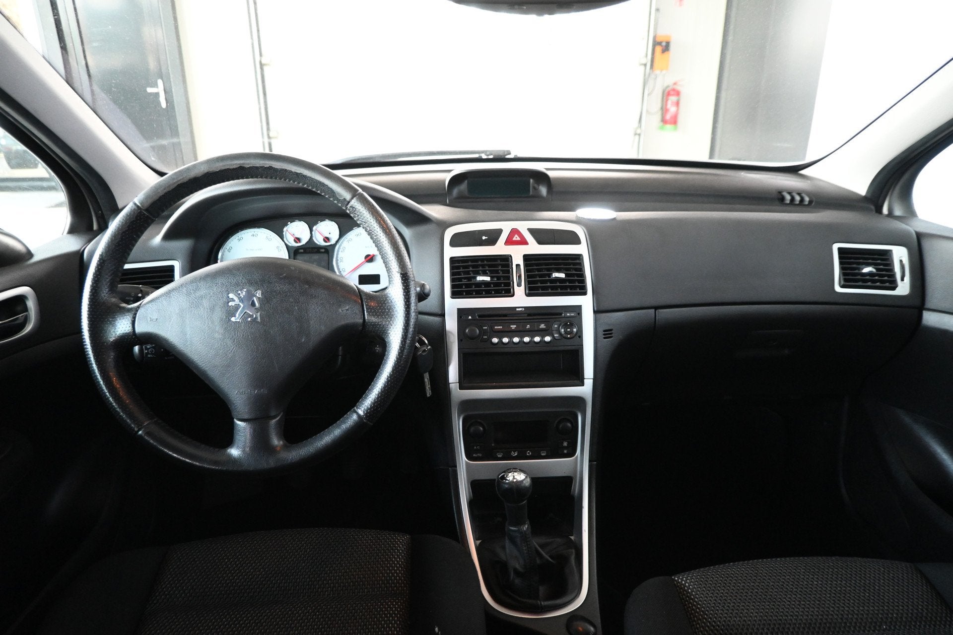 Peugeot 307 1.4-16V Premium Clima Cruise Control Trekhaak Ni, Auto's, Voorwielaandrijving, Zwart, 4 cilinders, 620 kg