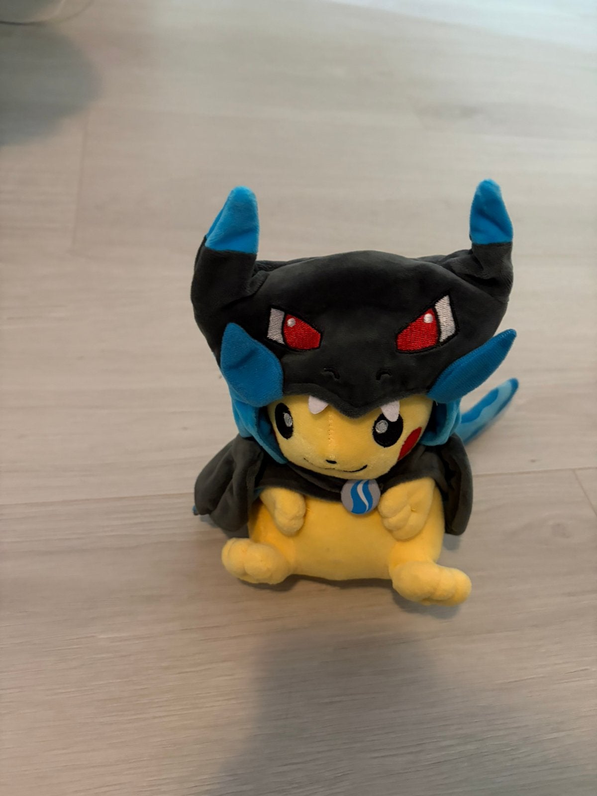 Pokémon Pikachu poncho knuffel- Mega Charizard X, Ophalen, Zo goed als nieuw, Overige typen