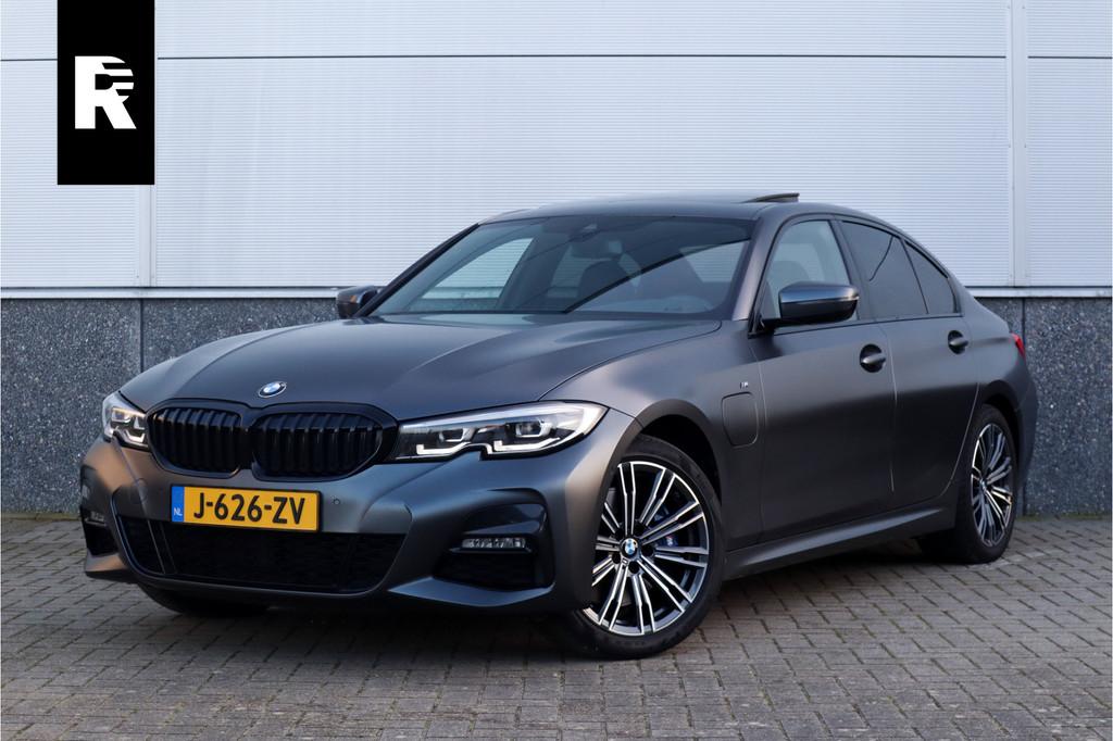 BMW 3 Serie 330e High Ex M-Sport Frozen / Glazen dak / Adapt, 1998 cc, Achterwielaandrijving, Gebruikt, 4 cilinders