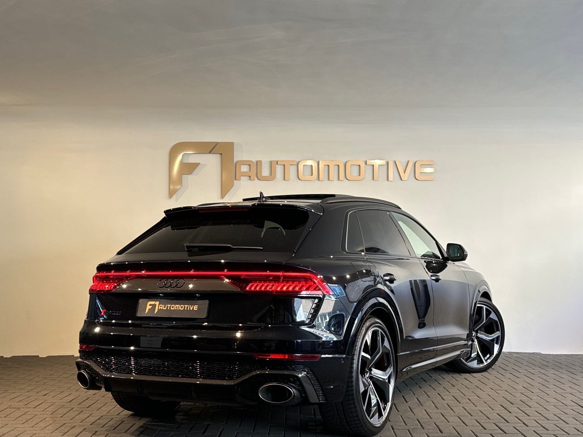 Audi RSQ8 4.0 TFSI quattro Pano|Ceramic|Akrapovic|Carbon|BTW, Auto's, Audi, Gebruikt, 600 pk, Adaptive Cruise Control, Zwart