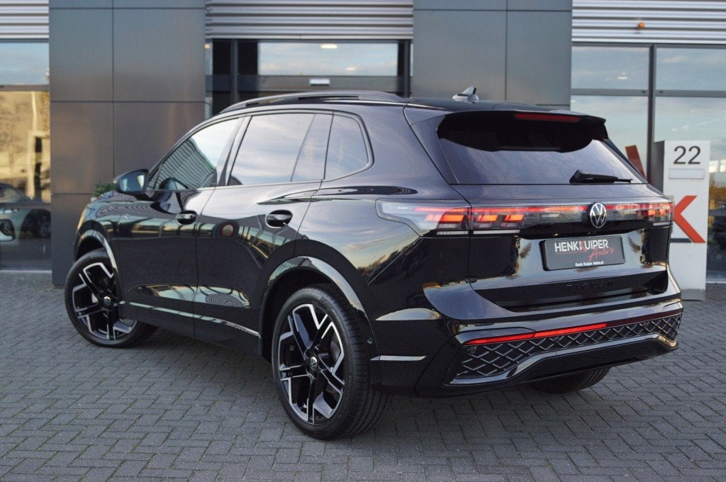 Volkswagen TIGUAN 1.5 eTSI DSG R-Line Black st 150pk /Leer/P, Automaat, Huisgarantie, Zwart, Leder