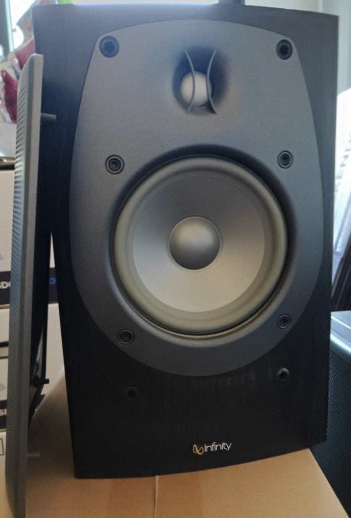 Infinity Beta 20 luidsprekers, Ophalen, Basreflex, 120 tot 150 watt, Zo goed als nieuw