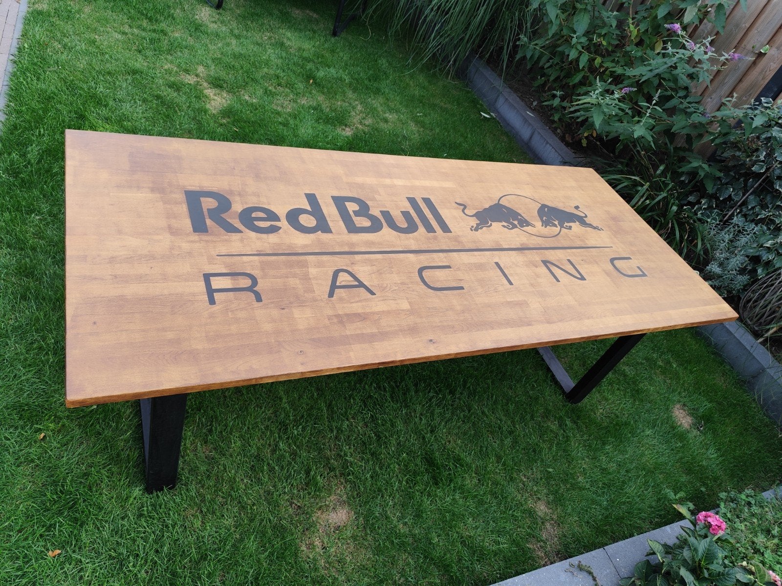 Red Bull Racing eettafel - eiken hout en epoxy, 50 tot 100 cm, Zo goed als nieuw, 150 tot 200 cm, Vier personen
