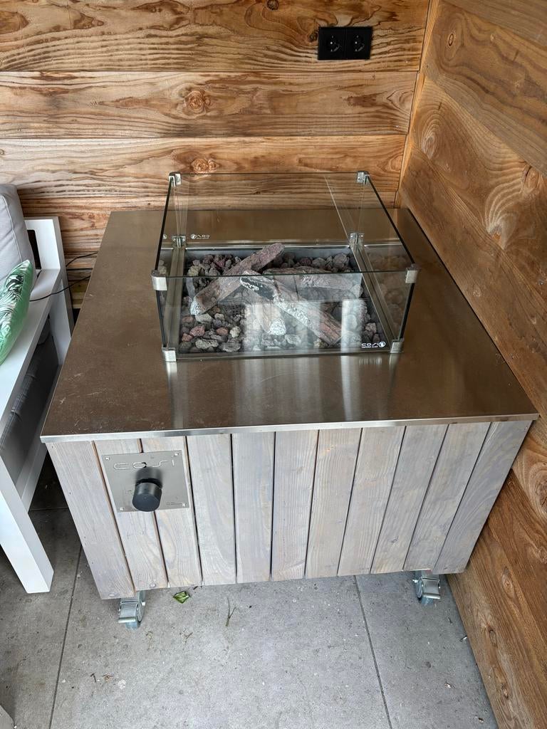 Terrashaard/vuurtafel met gasfles onder de tafel, Ophalen, Gebruikt