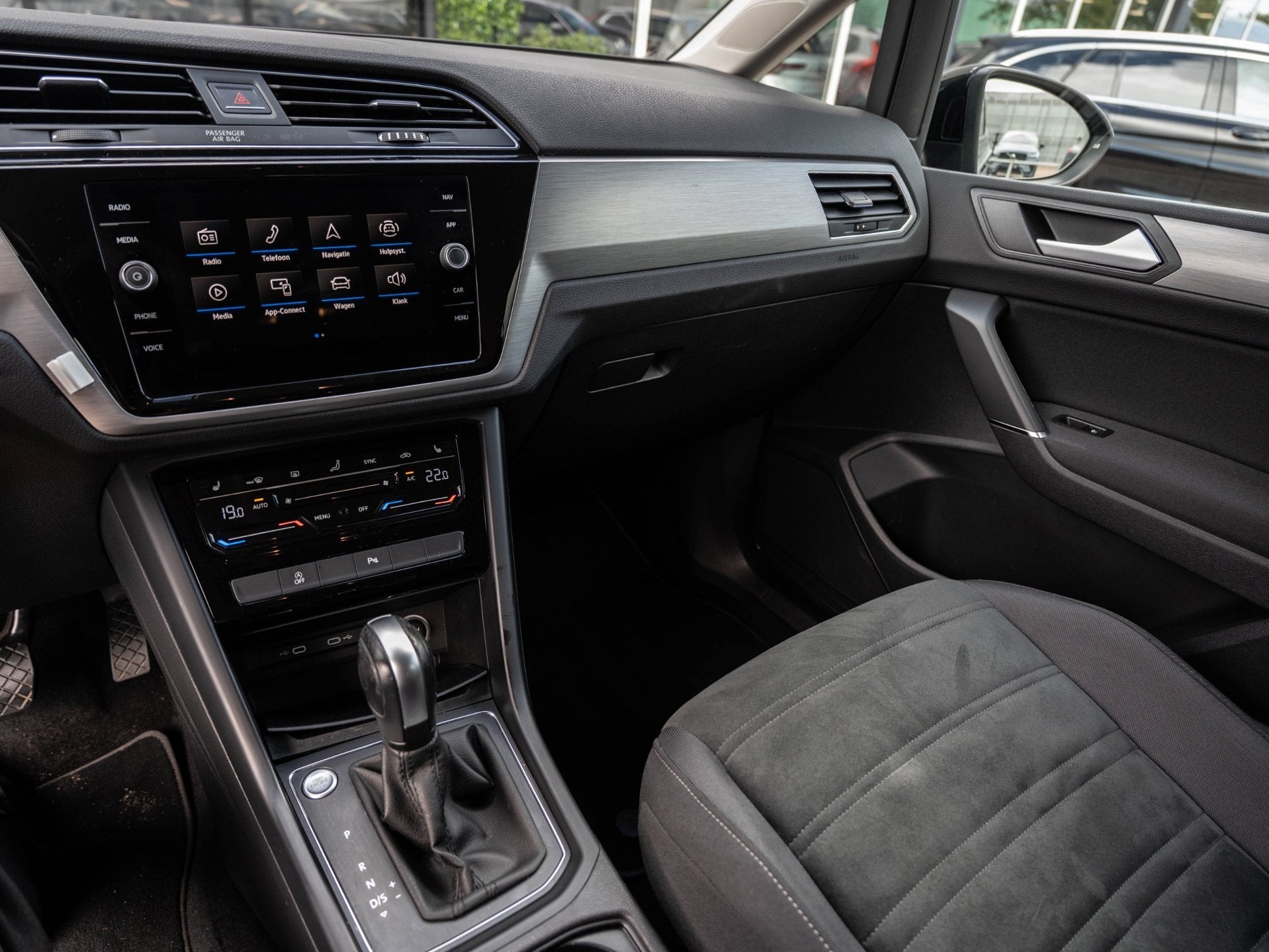 Volkswagen Touran 1.5 TSI 150PK DSG Comfortline | Navi | Mas, Auto's, Dealer onderhouden, 15 km/l, Zwart, 4 cilinders