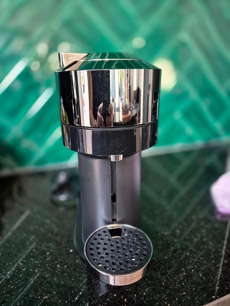 Luxe Nespresso roze machine met grote zak cupjes, Koffiemachine, Ophalen of Verzenden, Zo goed als nieuw, 1 kopje