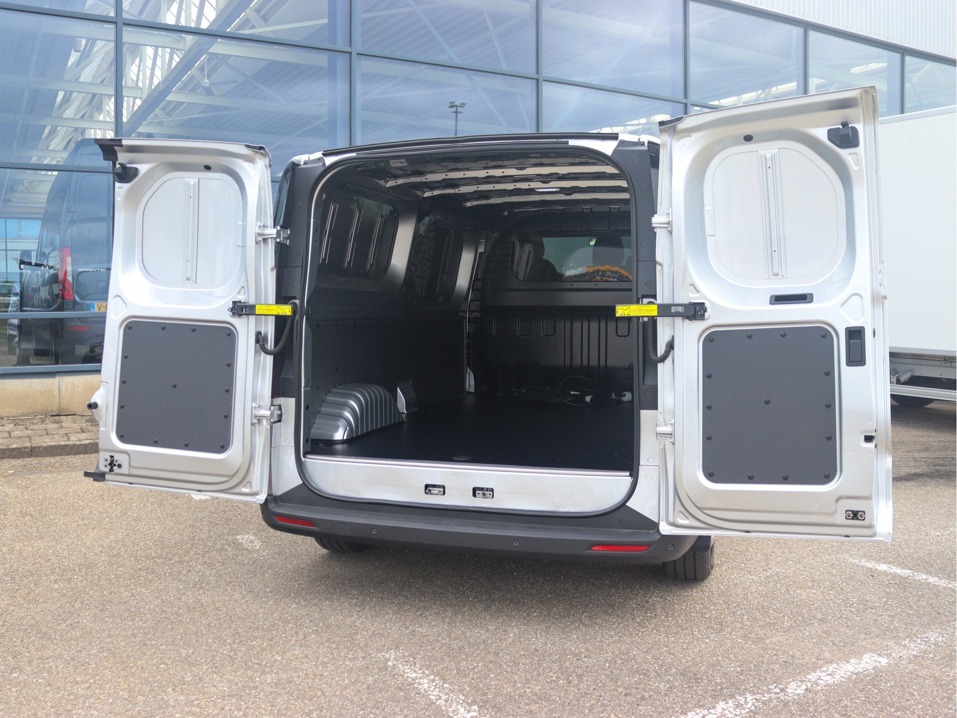 Maxus eDeliver 7 L2H1 77 kWh (bj 2026), Auto's, Stof, Met garantie (alle), Maxus, Origineel Nederlands