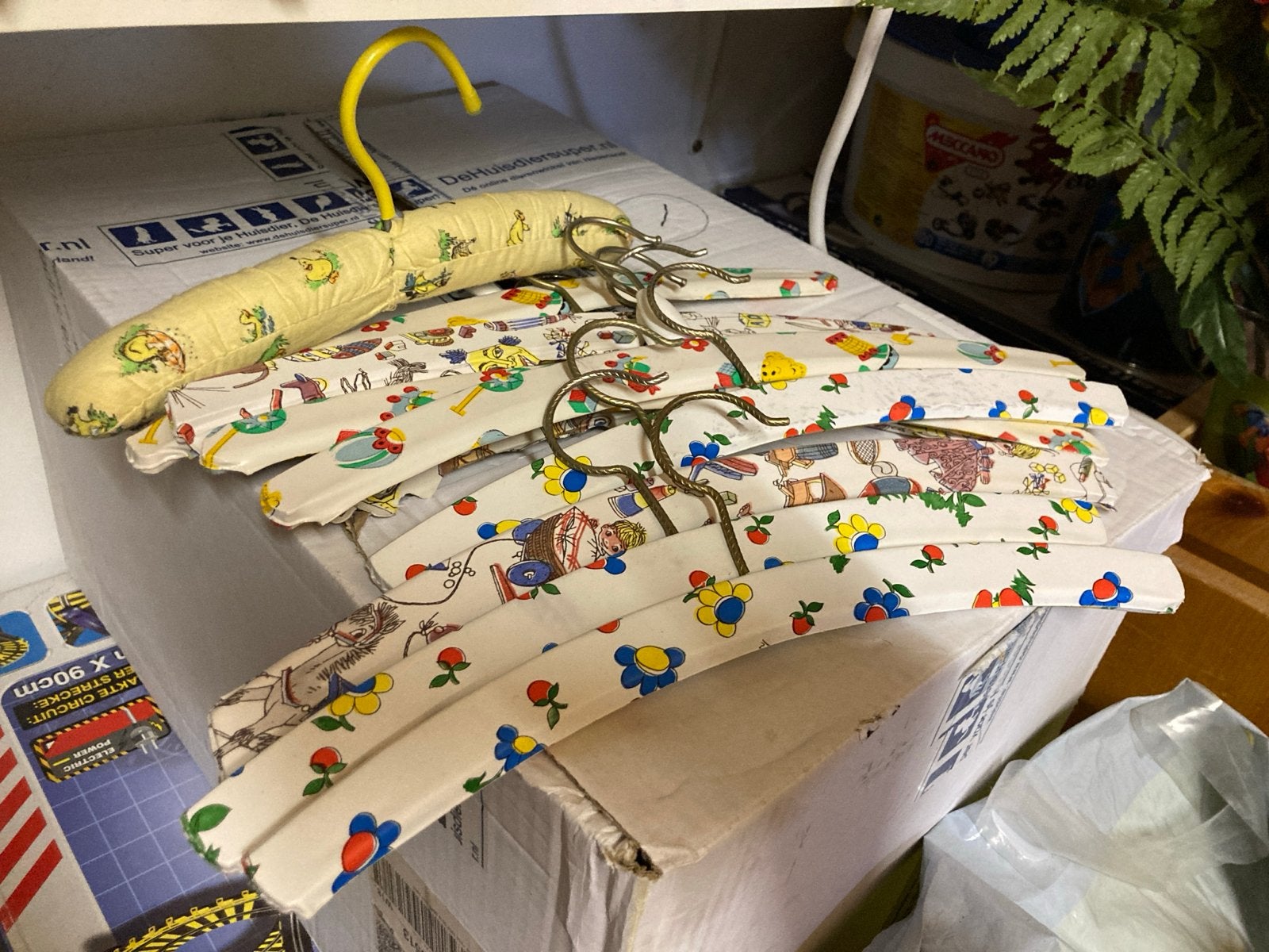 Set van 9 vrolijke kledinghangers voor kinderen, Ophalen of Verzenden, Gebruikt, Overige materialen, Kinderen