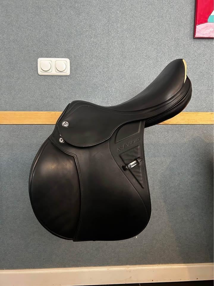 Prestige x Paris springzadel 17 inch zwart, Dieren en Toebehoren, Ophalen, Zo goed als nieuw, Springen