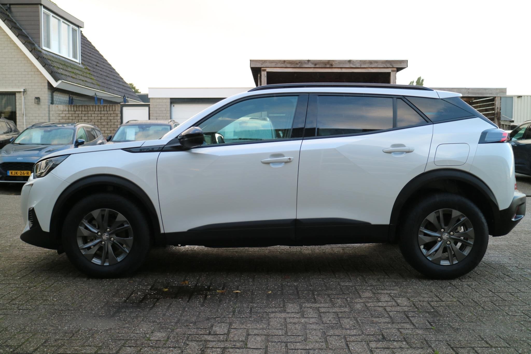 Peugeot 2008 1.2 PureTech Style | Camera | Carplay | Weinig, Auto's, Gebruikt, Euro 6, 1199 cc, Wit