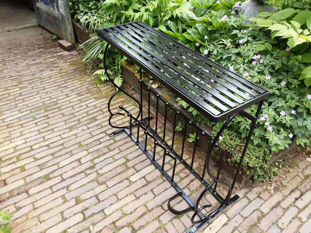 Laarzenrek, Ophalen