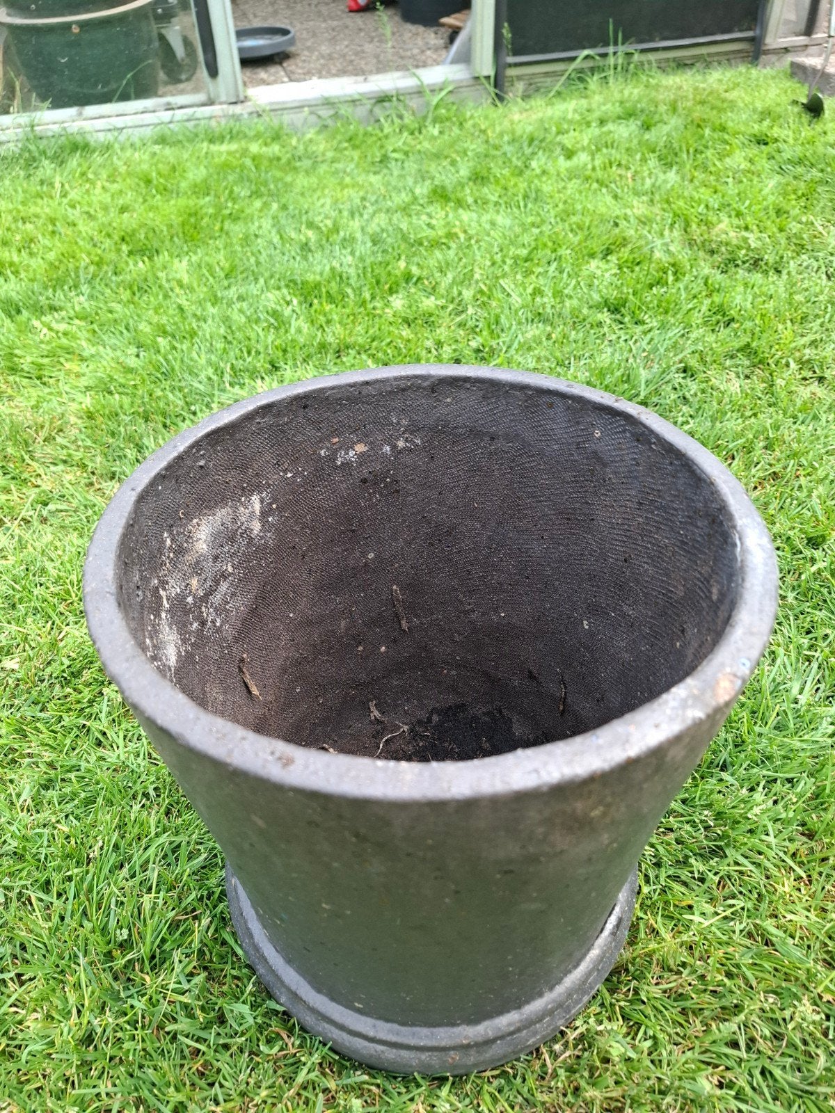 Drie zwarte stenen bloempotten., Ophalen, Rond, Steen, Minder dan 30 cm