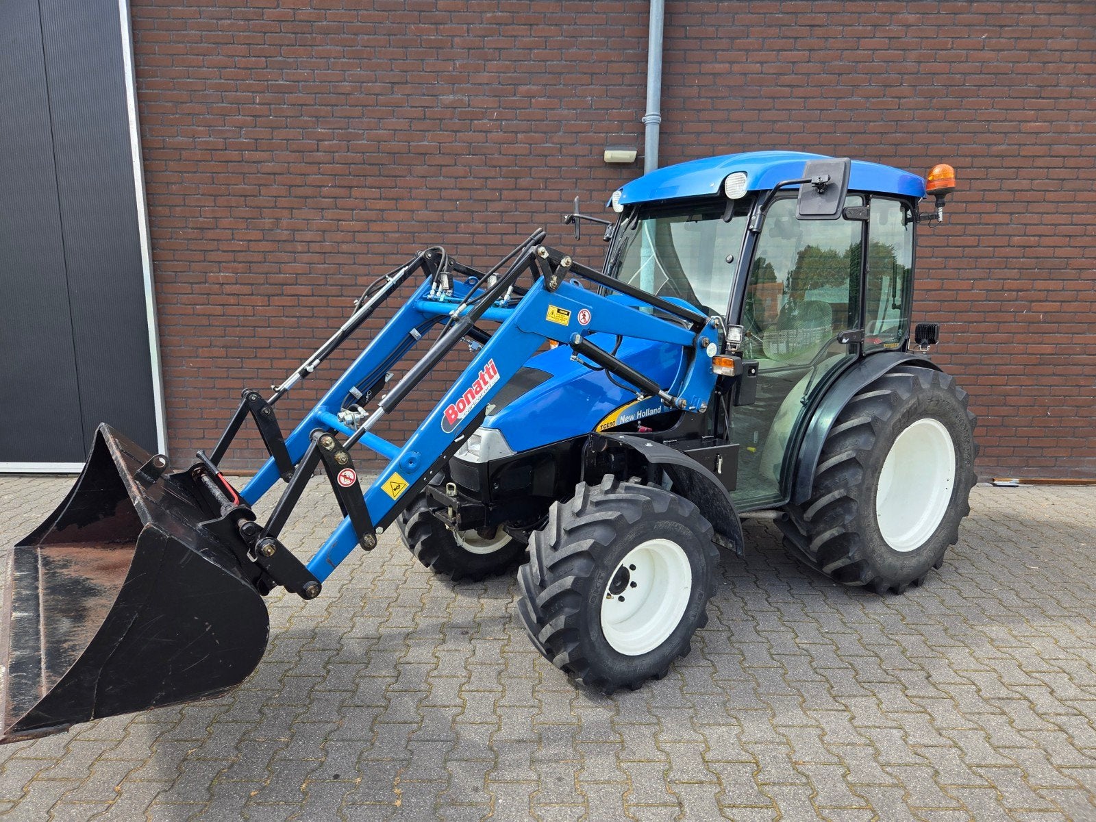 New Holland TCE50 4X4 Met Voorlader, Ophalen, Gebruikt, Tot 2500, Tot 80 Pk