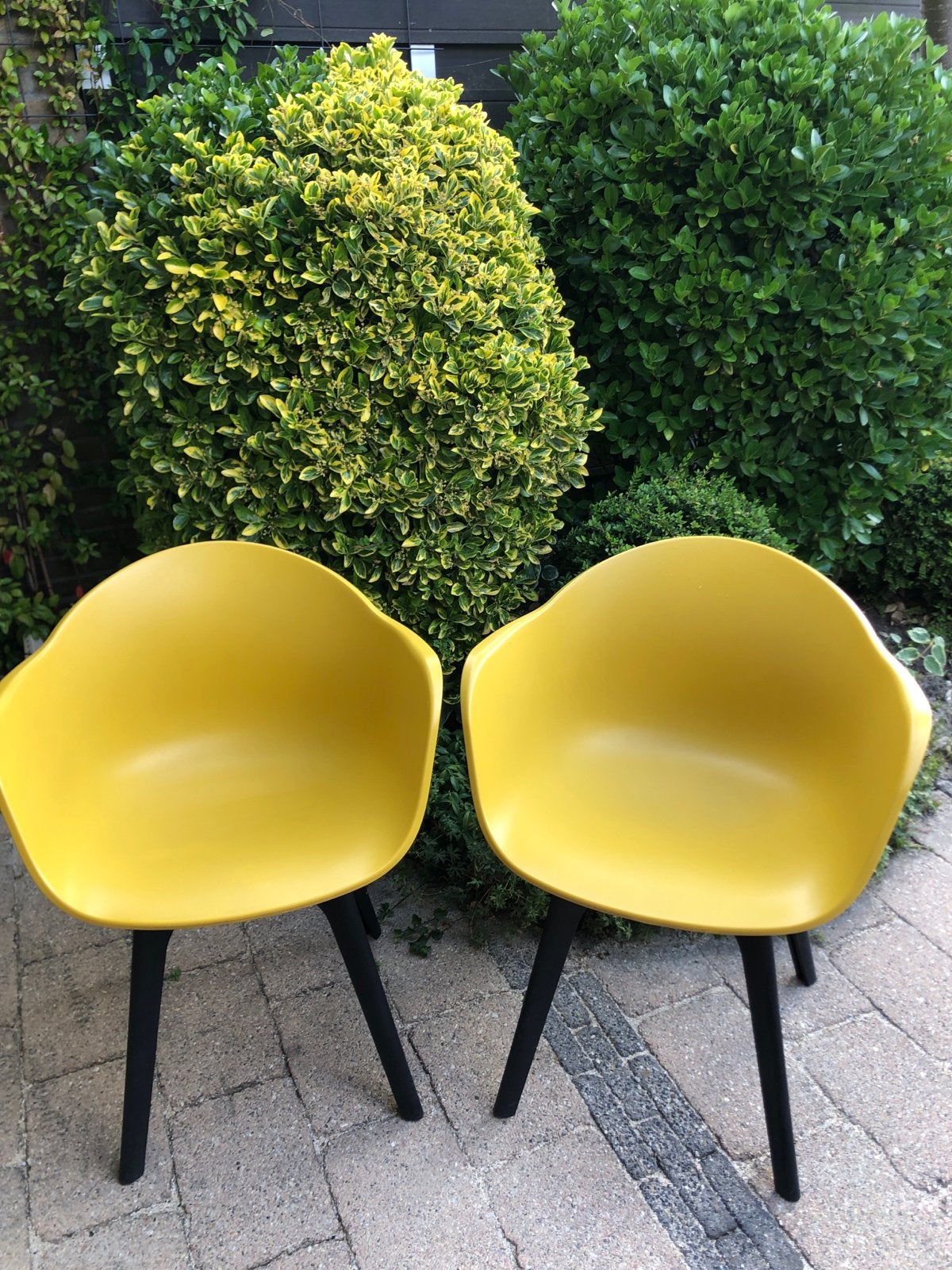 Set van 2 gele kuipstoelen met zwarte poten, Ophalen, Kunststof, Twee, Overige kleuren