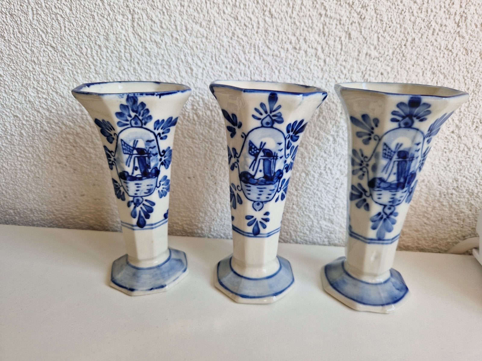 3 Delfstblauwe miniatuurvaasjes, Ophalen