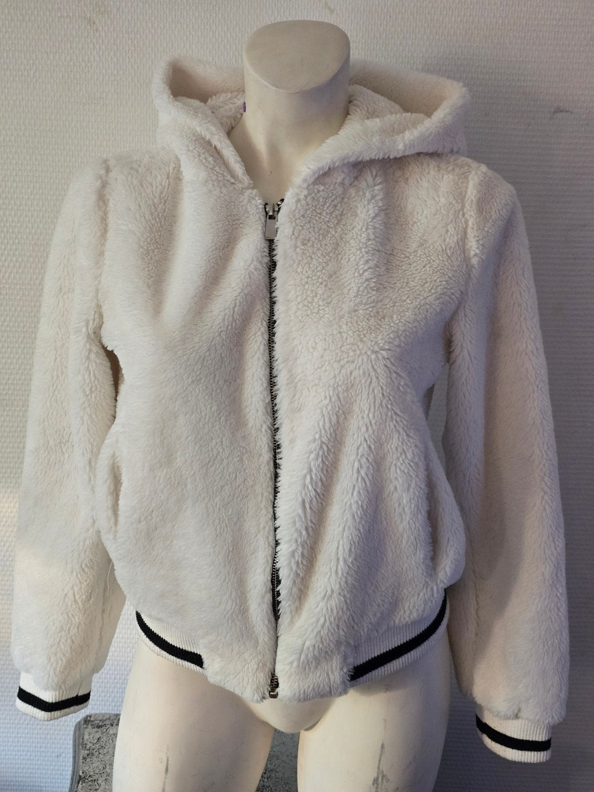 FB Sister Witte Teddy Jas met Capuchon - Maat S, Kleding | Dames, Wit, Ophalen of Verzenden, Maat 36 (S), FB Sister