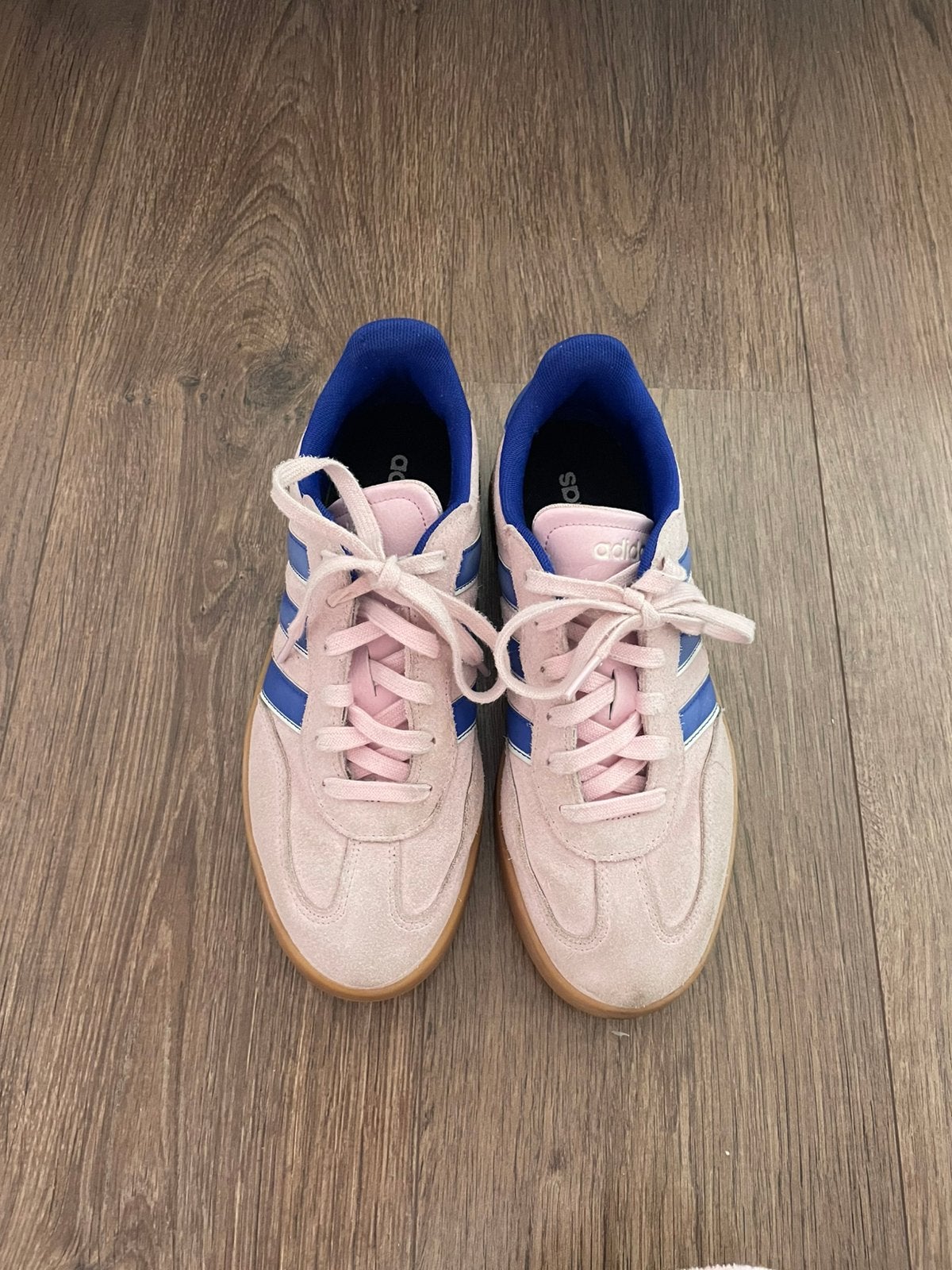 Roze Adidas barreda schoenen met blauwe strepen. Maat 40 2/3, Ophalen of Verzenden, Sneakers of Gympen, Roze, Gedragen