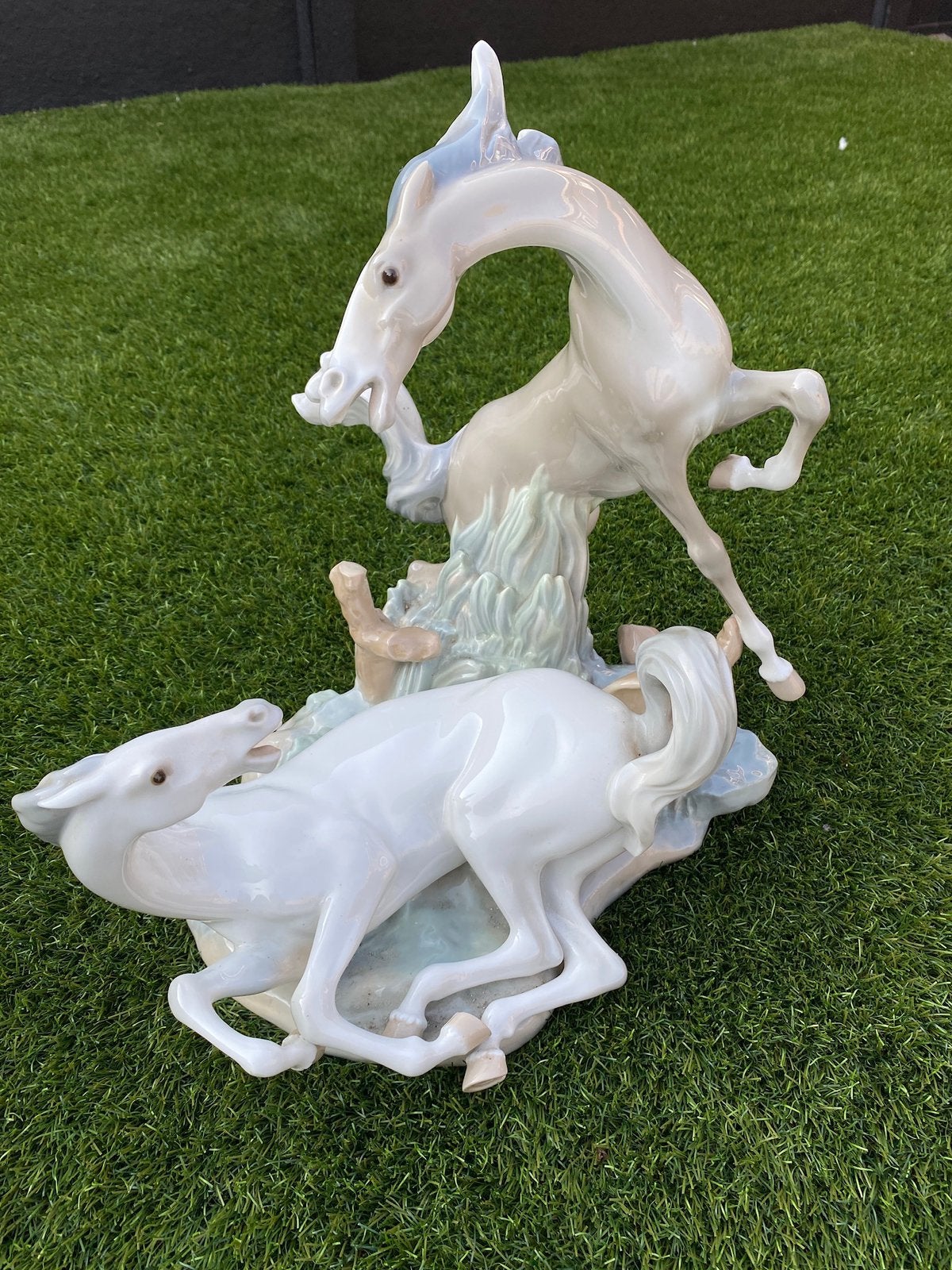 Prachtige Lladro beeldengroep getiteld "Speelse Paarden", Ophalen