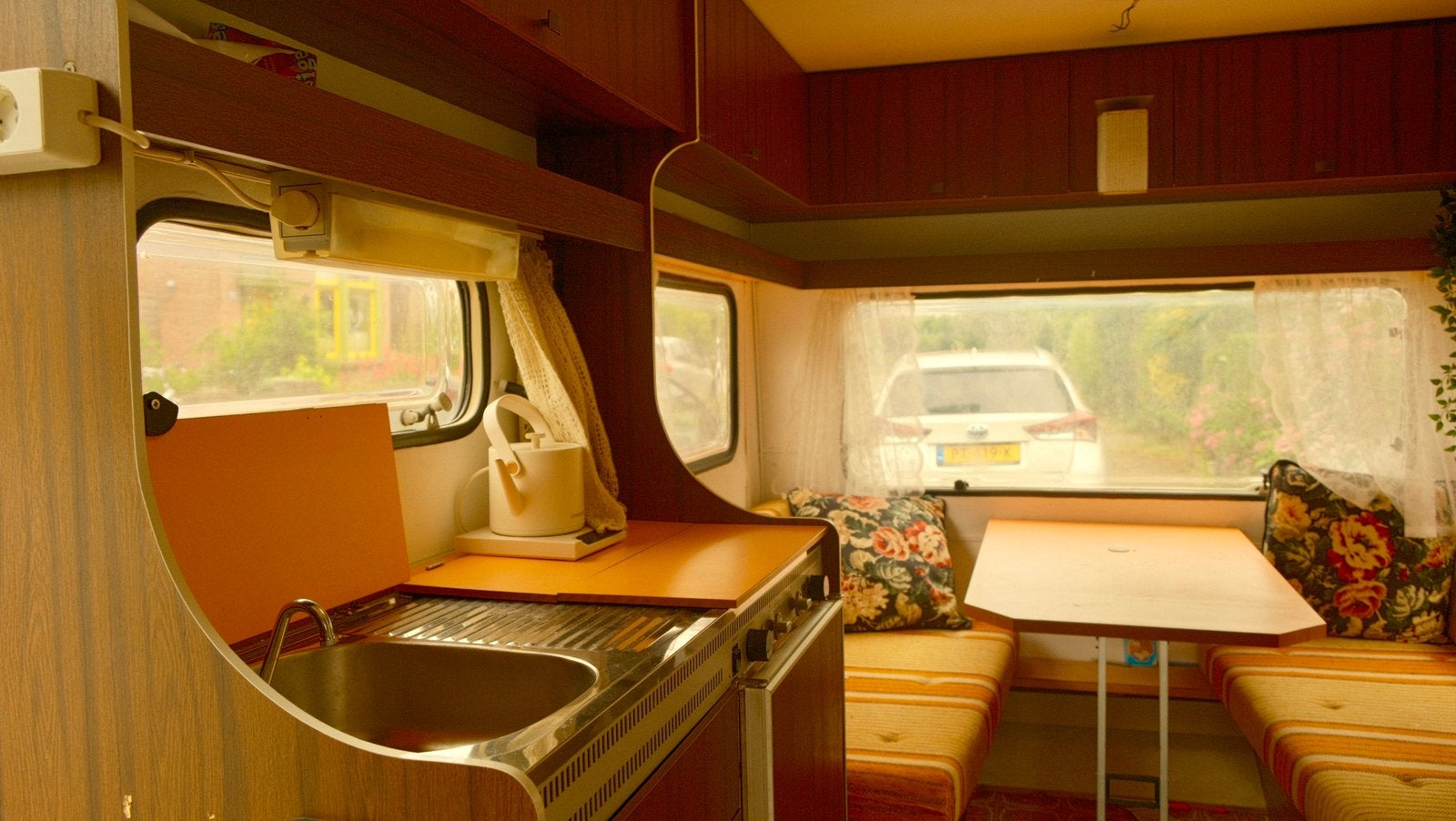 KIP caravan 70’s interieur KIP KL470T met voortent, Ophalen, Gebruikt, Polyester, Overige merken