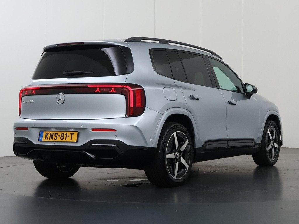Mercedes-Benz GLB 250+ Business Solution AMG 85.5 kWh | Pano, Auto's, Mercedes-Benz, 2095 kg, Achterwielaandrijving, Zwart, 607 km