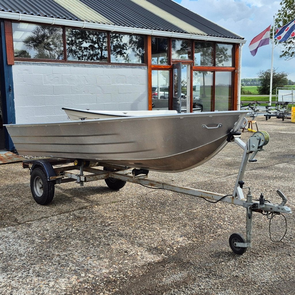 Qwest 380 met trailer, Ophalen, Gebruikt, Buitenboordmotor