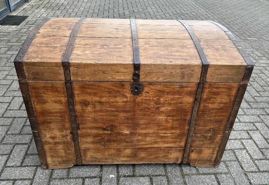 Antieke 19e eeuwse dekenkist, Ophalen