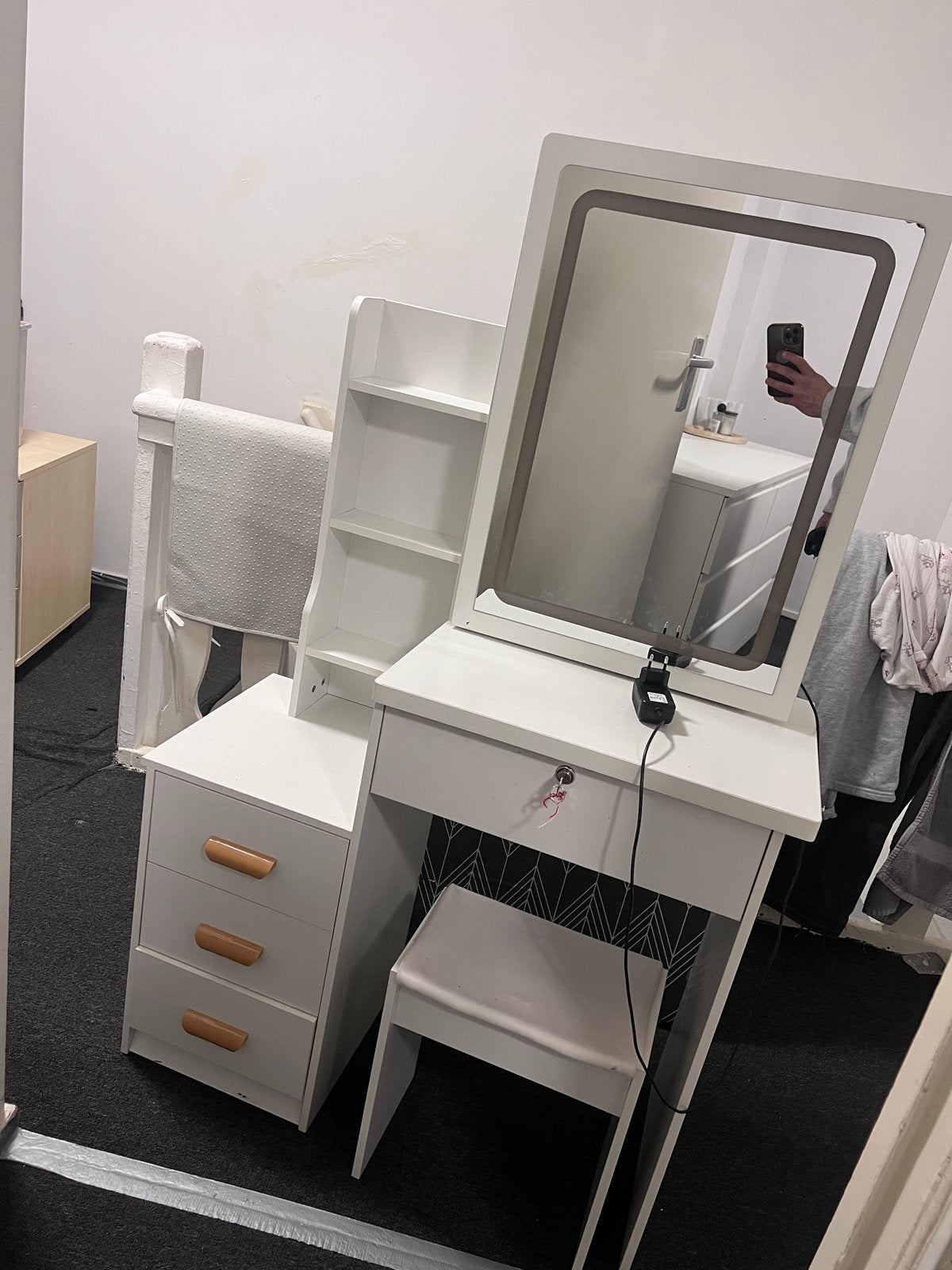 GrabAndGo Witte Make-up Kaptafel met Spiegel en Lades, Huis en Inrichting, Ophalen, Gebruikt, 50 tot 100 cm, 100 tot 150 cm
