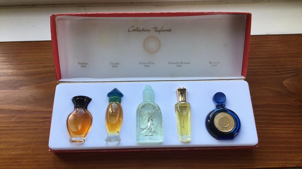 Rochas Parfum Miniaturen Collectie Jaren 90 complete box, Ophalen of Verzenden, Zo goed als nieuw, Miniatuur, Gevuld